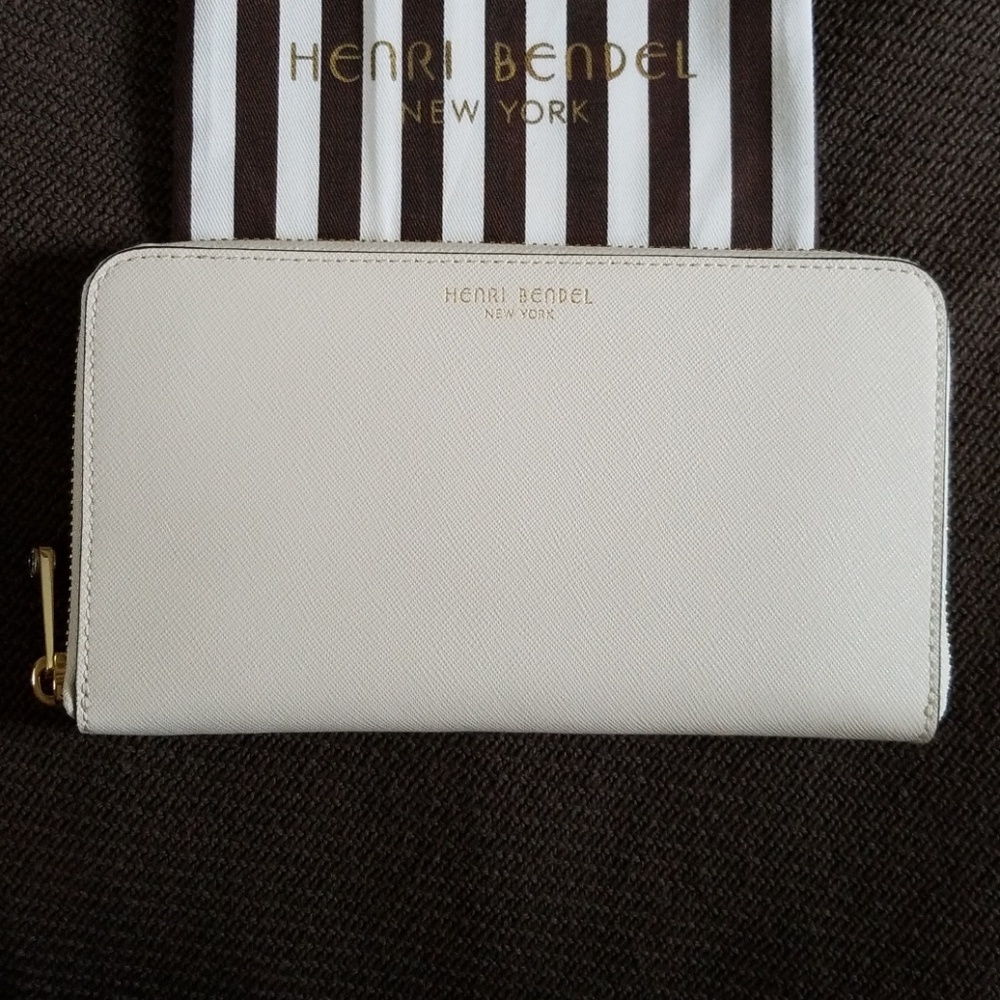 Henri Bendel W57TH Zip Around Continental